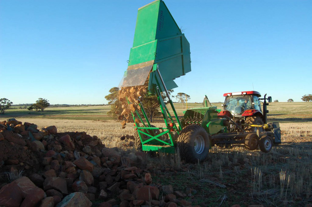 10-2015: Steinsammelmaschine neu im Angebot von AgriKomm PANSA